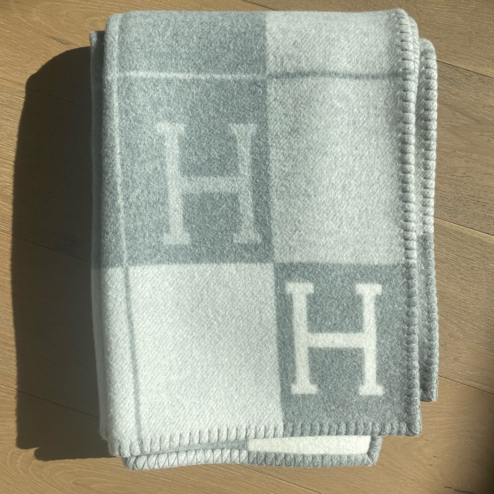 Avalon III Hermes Blanket w box